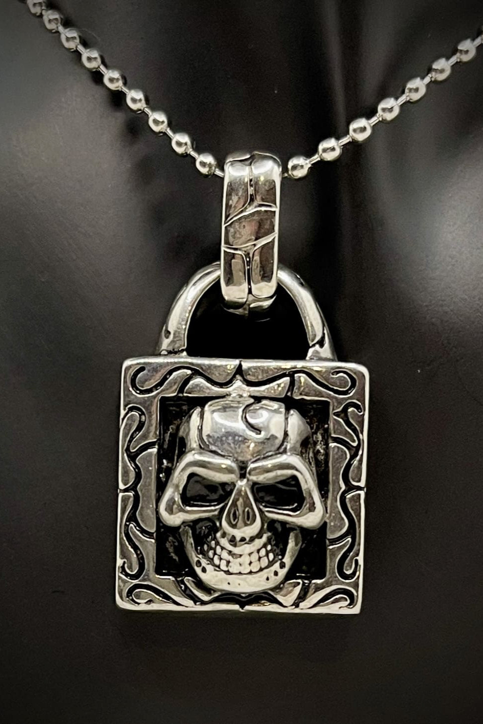 Halskette-kettenanhänger