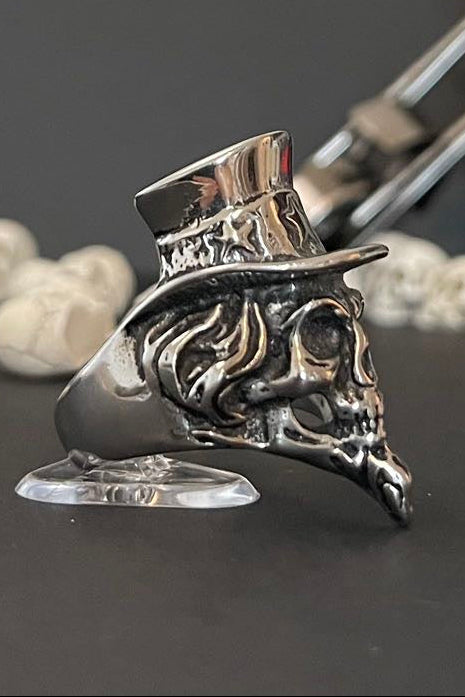 Totenkopf mit Zylinderhut aus Edelstahl