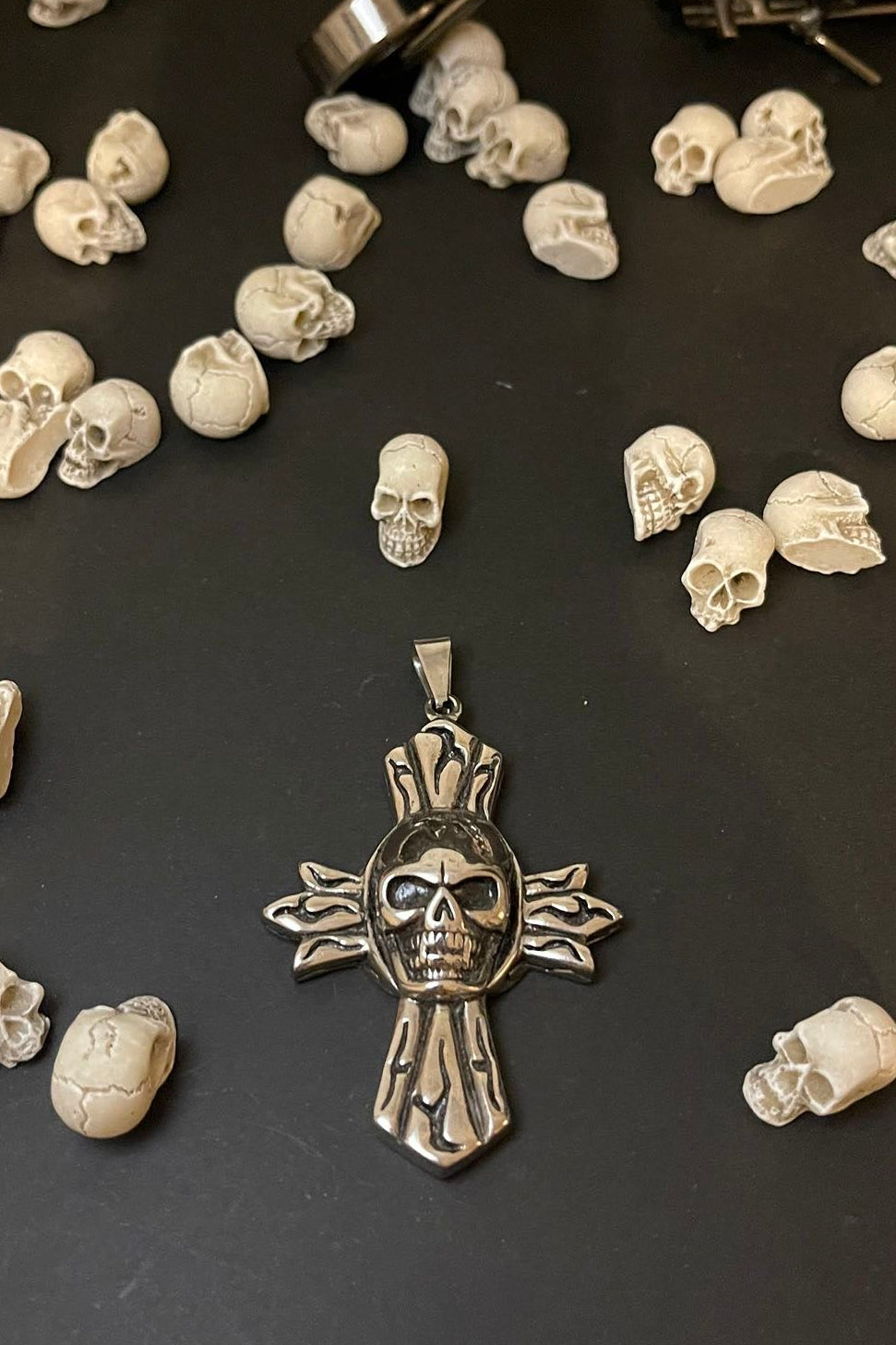 kreuzkettenanhänger mit totenkopf edelstahl