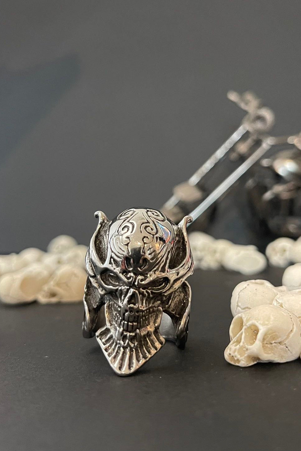  Edelstahl Totenkopf Ring mit Ornamenten