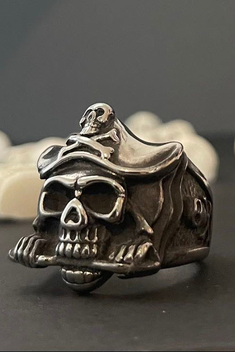 Edelstahl Totenkopf mit Dreispitz und Dolch
