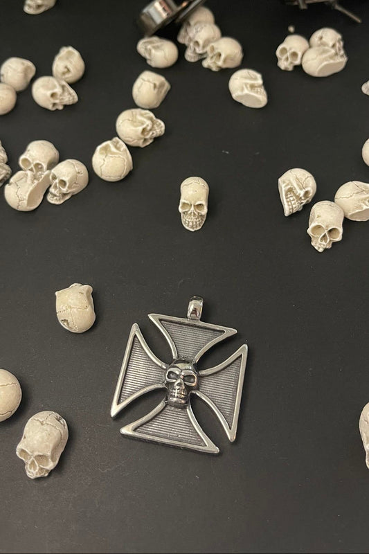 Eisenkreuz Kettenanhänger mit Totenkopf aus Edelstahl