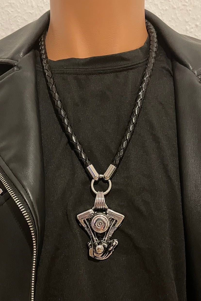 Edelstahl Anhänger „V-Twin Engine“ mit Lederkette – Silber